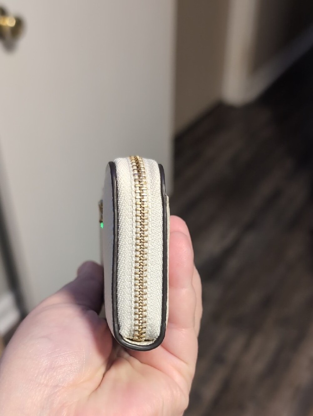 Coach Chalk Pebbled Leather Zip Card Case with Gold 'C' - Picture 7 of 7